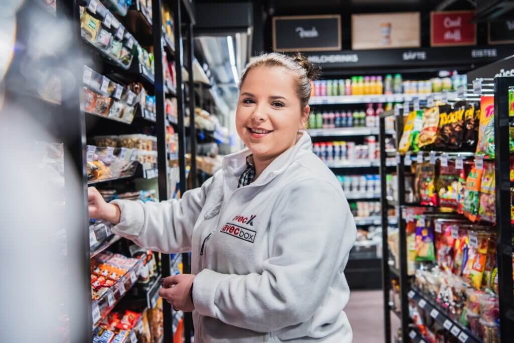 Marina Pavlovic, Store-Mitarbeiterin